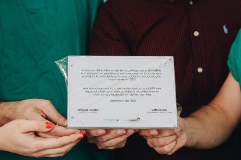 Profissionais de unidades estaduais de saúde recebem homenagem por serviços prestados em defesa da vida