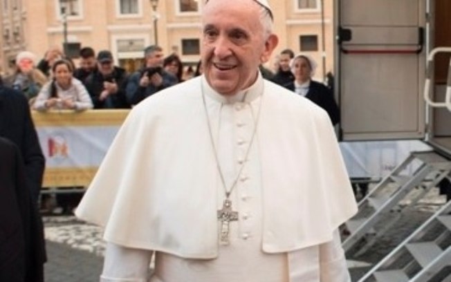 Papa pede que “restrições nos ajudem a purificar maneira de viver o Natal”