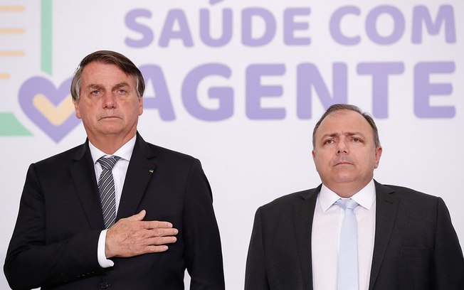 Bolsonaro orienta Pazuello a mostrar “perigos da vacina” à população; entenda