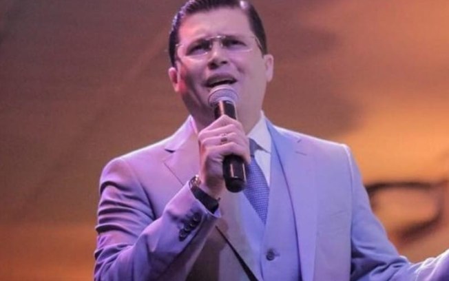 Pastor bolsonarista espalha “fake news” e diz que CoronaVac causa câncer e HIV