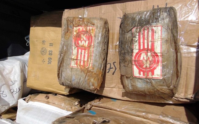 Mais de 600 kg de cocaína são encontrados em embarcação fantasma