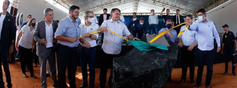 Romeu Zema e Jair Bolsonaro dão início à obra de pavimentação da BR-367, no Vale do Jequitinhonha