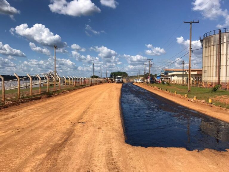 Governo de Rondônia prossegue com obras na Estrada do Belmont; mais um quilômetro da via é asfaltado