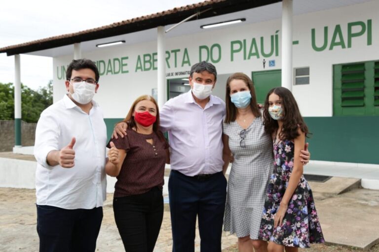 Governador inaugura e autoriza obras em Jatobá do Piauí