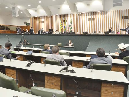 Plenário aprova 10 projetos na última sessão extra da semana