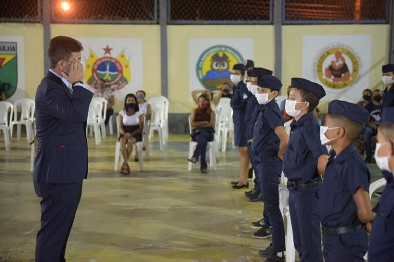 Trabalho social da Guarda Mirim de Cruzeiro recebe incentivo do governador