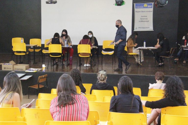 Nomeados mais 52 professores para escolas públicas