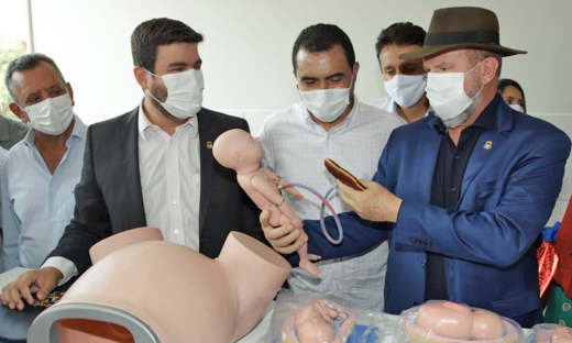 Governador Mauro Carlesse divulga projeto pedagógico e conhece laboratórios do curso de Medicina da Unitins em Augustinópolis