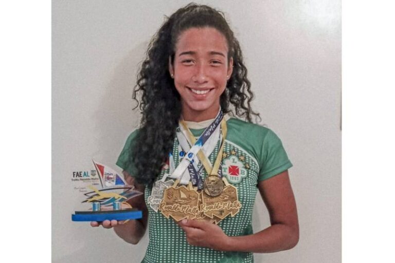 Nadadora paraense conquista três medalhas de ouro e uma de prata em competição em Maceió
