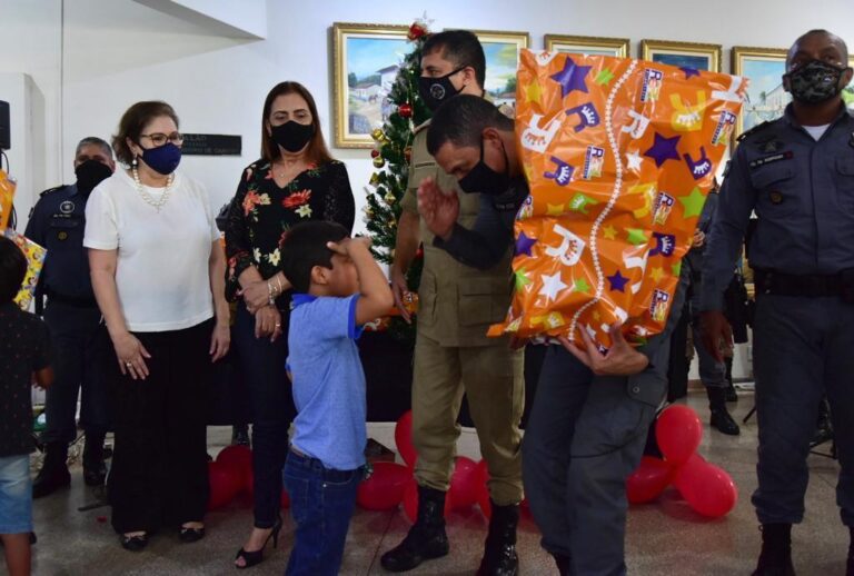 Operação realiza entrega de brinquedos nesta terça-feira (22)