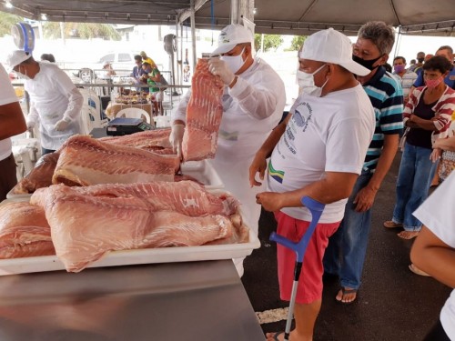 Primeira edição da Feira do Pescado Indígena comercializa 20 toneladas de pirarucu em Manaus