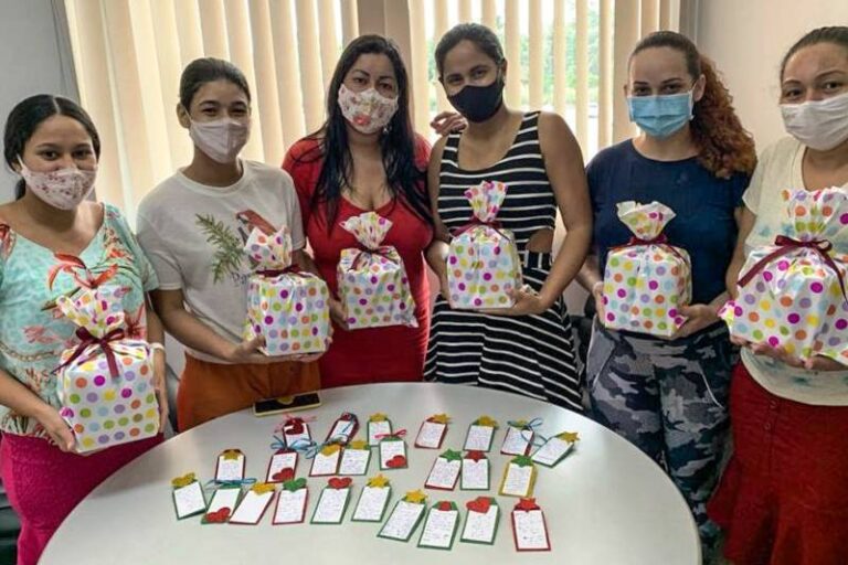 Cartões de Natal são produzidos por mães de bebês internados no Regional do Sudeste do Pará