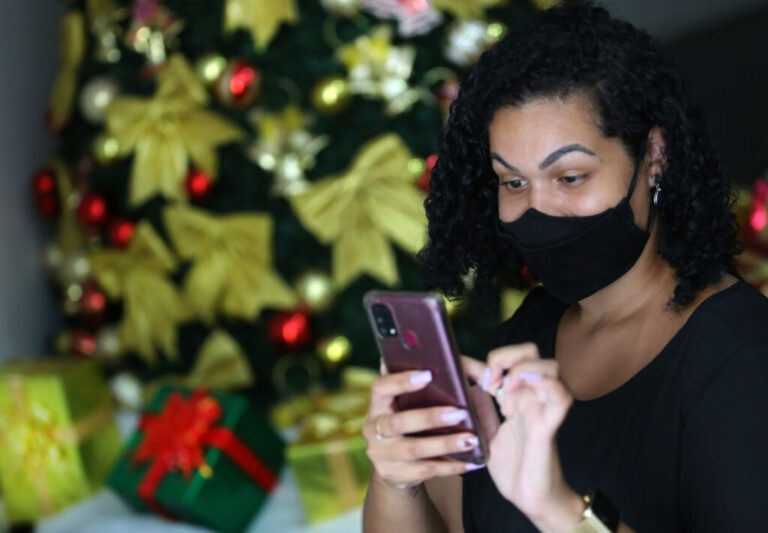 Procon-RJ lança cartilha com orientações sobre compras e trocas de presentes de Natal