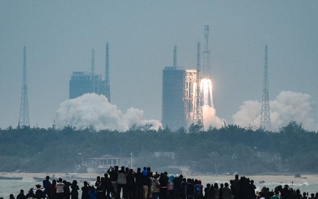 Novo foguete faz voo inaugural na China