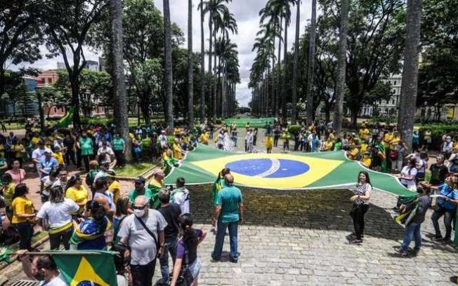 Bolsonaristas fazem protesto contra vacinação obrigatória e lockdown, em MG