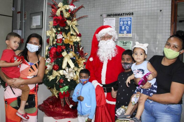 Pacientes da Fundação Hemopa recebem visita do Papai Noel