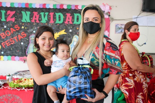 Seas promove Natal para refugiados venezuelanos no abrigo do Coroado