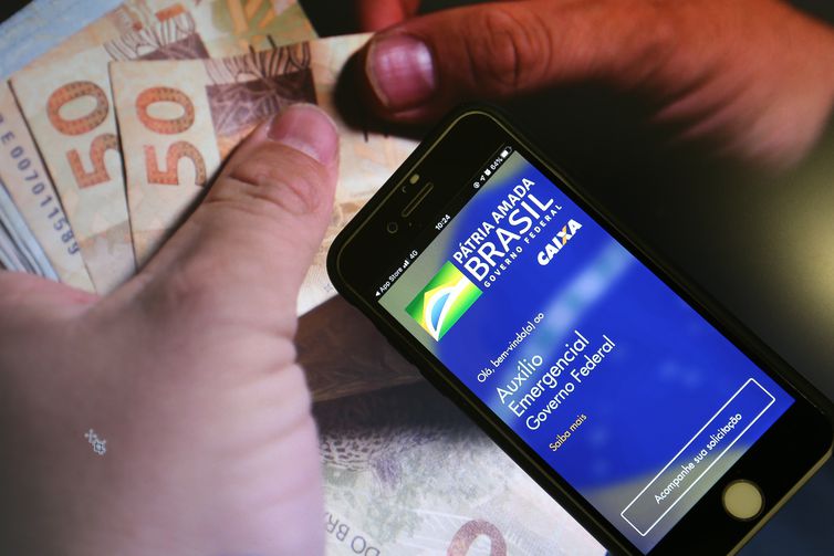 Caixa paga auxílio emergencial para nascidos em outubro