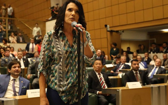 Parente de Bolsonaro é expulsa do PSL por infidelidade partidária: entenda