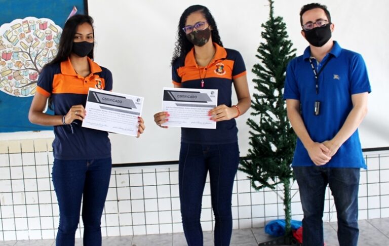 Escola Estadual faz ação solidária de Natal e homenageia alunos