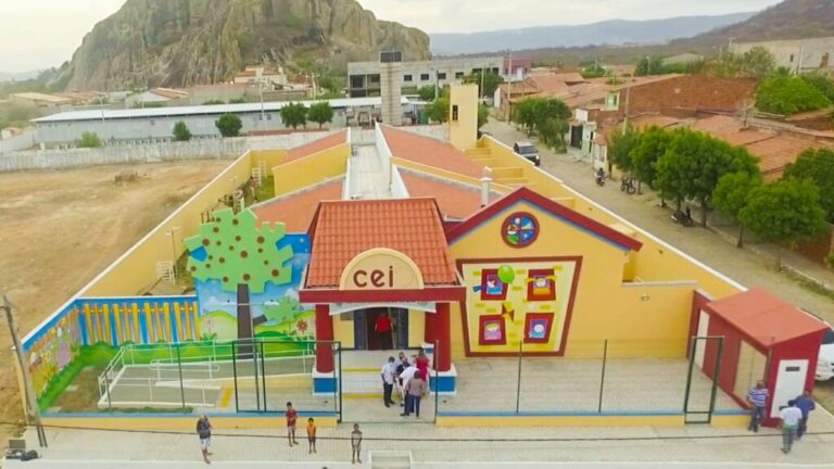 Governo do Ceará entrega Centro de Educação Infantil para a população de Quixadá