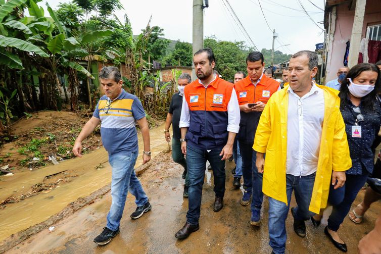 Chuva forte deixa famílias desalojadas no estado do Rio