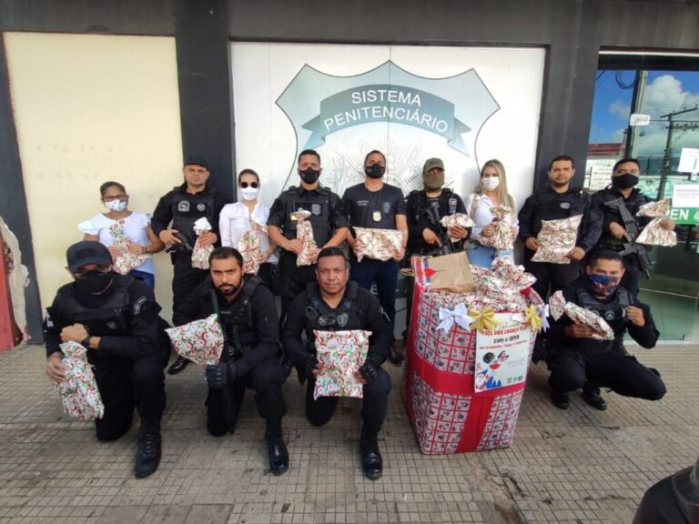 Servidores do Iapen doam brinquedos para crianças do bairro Montanhês