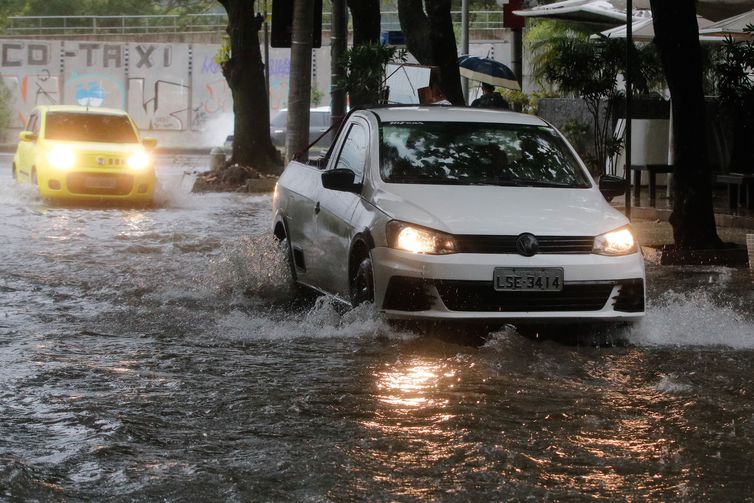 Rio volta ao estágio de mobilização, mas ainda há previsão de chuva