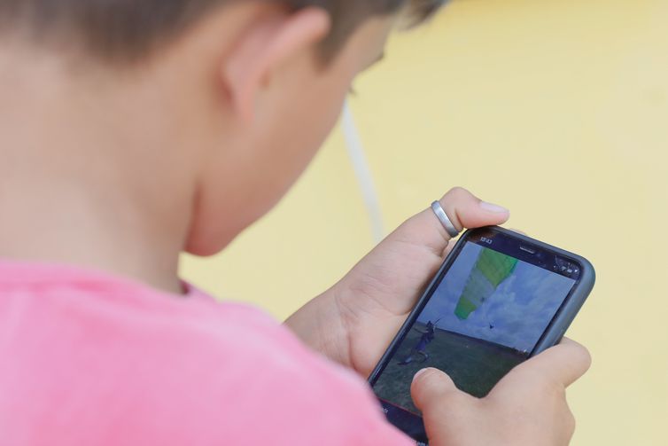 Hoje é dia: chegada do celular no Brasil completa 30 anos