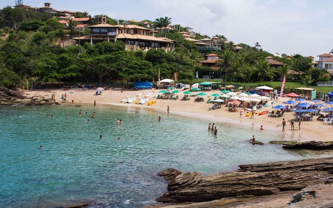 Praias lotadas em SP: mesmo com restrições, cidades decidem por manter público