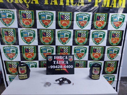 Polícia Militar detém homem com arma de fogo e drogas no Centro de Manaus