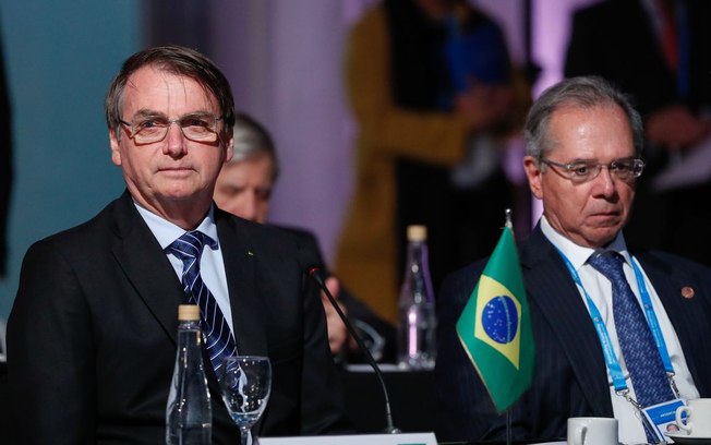 Após anúncio de cancelamento, Bolsonaro libera férias de Guedes