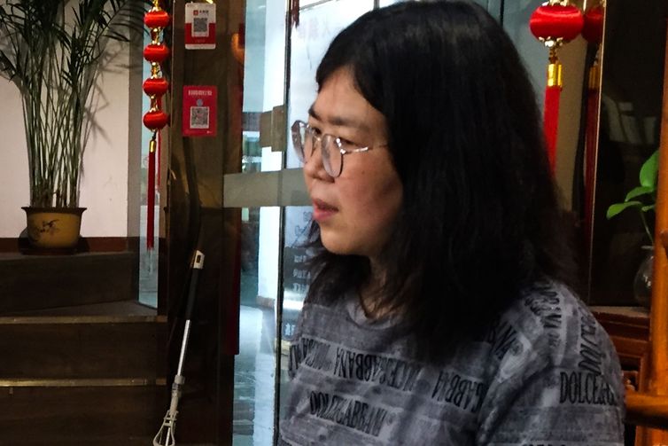 China condena jornalista a 4 anos de prisão por relatar vírus em Wuhan