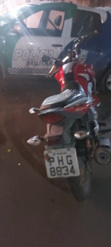 Polícia Militar detém jovens com motocicleta roubada no Alvorada
