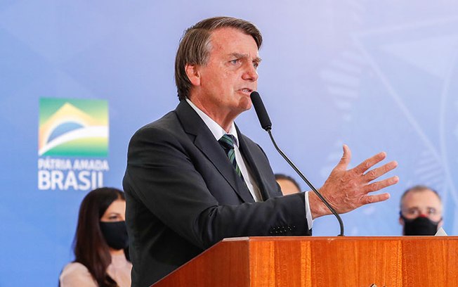 “Por que não apresentam documentação na Anvisa?”, cobra Bolsonaro sobre vacinas