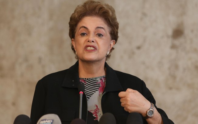 Dilma repudia declarações de Bolsonaro sobre tortura: “sociopata e fascista”