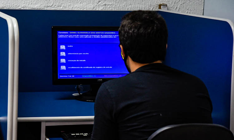 Detran.RJ oferece atendimento on-line para abertura de processos