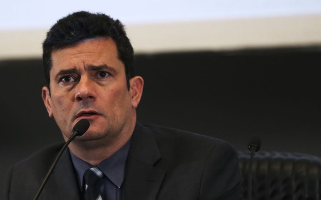 André Mendonça e Moro trocam farpas após crítica de ex-ministro a Bolsonaro