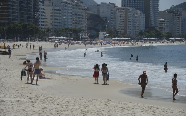 Aglomeração em praias do Rio no Réveillon podem gerar multas de até R$ 15 mil