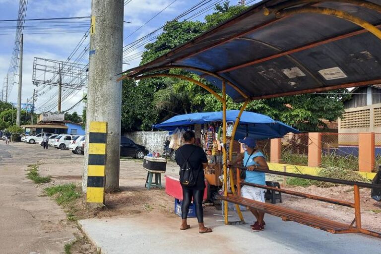 Avanço de obras altera parada de ônibus no KM-4 da BR-316