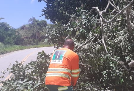 DER-RJ intensifica trabalhos em rodovias após fortes chuvas que atingiram o estado