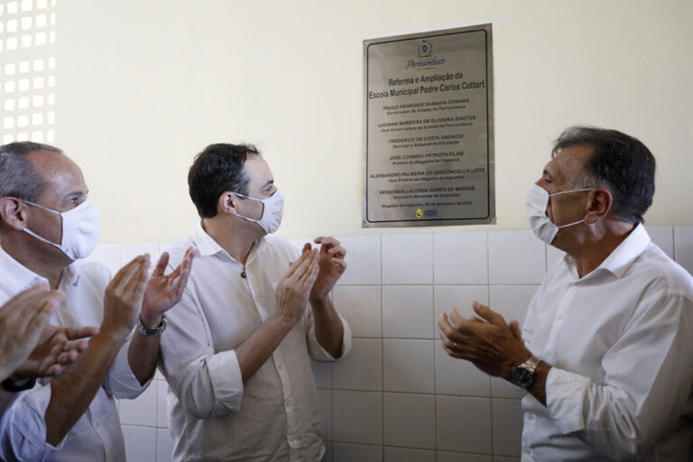 No Sertão do Pajeú, Paulo Câmara entrega reforma em escola e anuncia novos leitos de UTI