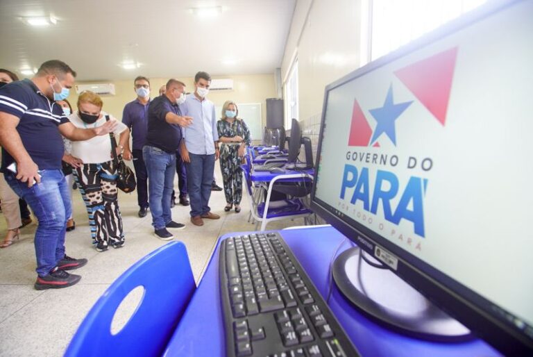 Em Santa Maria do Pará, população recebe escola reconstruída, título de terra e benefícios do ‘Sua Casa’