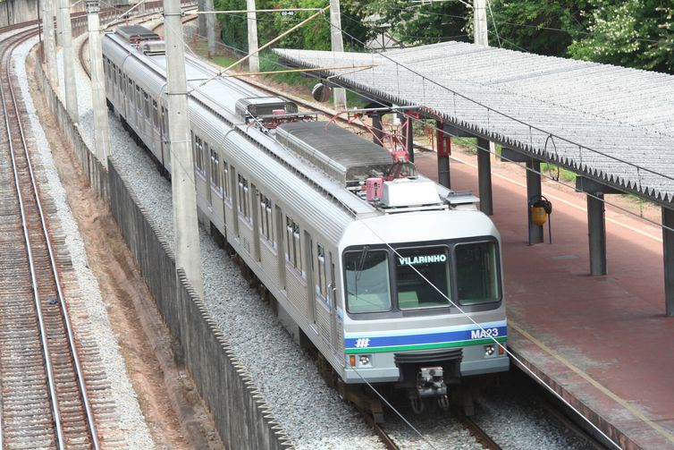 Governo de SP afirma que não haverá reajuste no transporte público