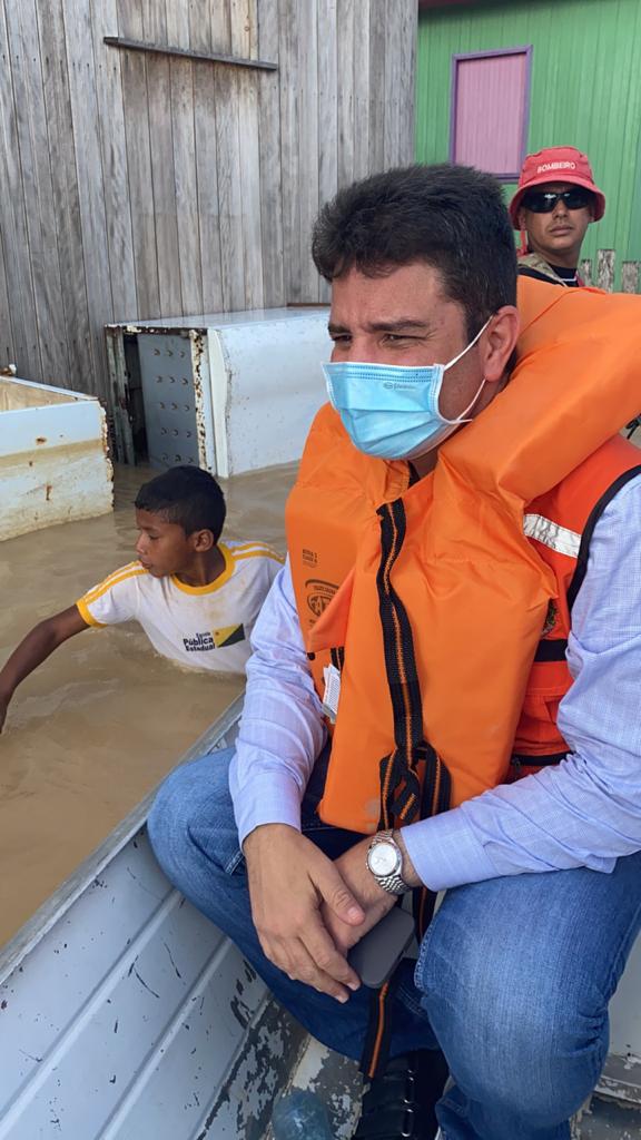 Governador visita abrigos e entrega cestas básicas no município de Tarauacá