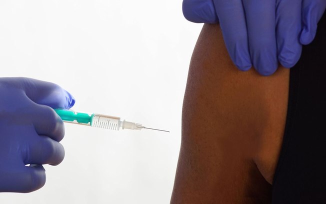 Corremos o risco de termos vacina e não termos agulhas e seringa, diz Conass