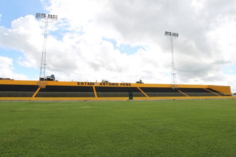 Governo do Estado entrega reforma do Estádio Municipal de Catu