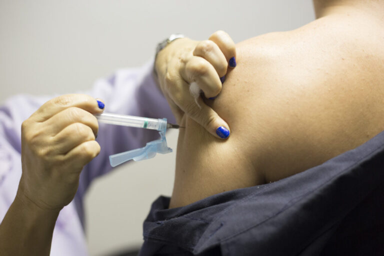 Cinco municípios do Ceará recebem câmaras refrigeradas para armazenar vacinas da Covid-19