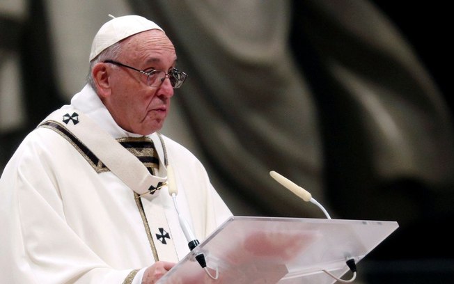 Com dores no nervo ciático, Papa Francisco não celebrará missa de Ano Novo