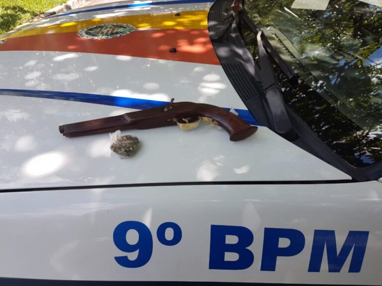 Policiais militares apreenderam garrucha em Santa Maria